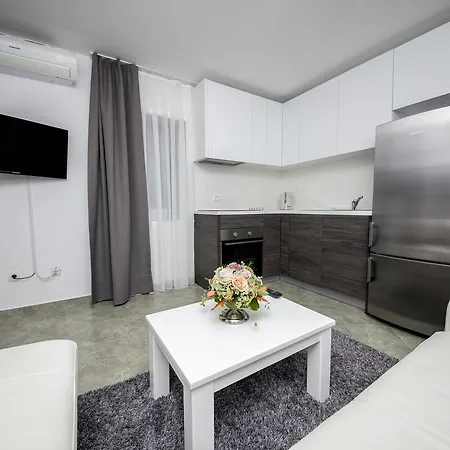 Sunset Deluxe Vila Vir