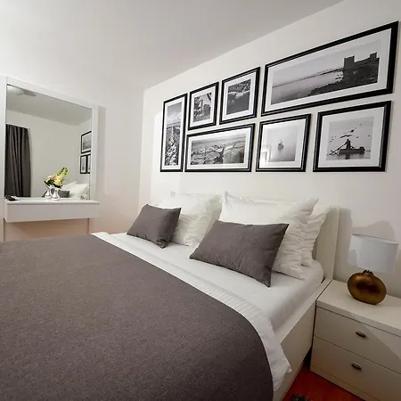 Sunset Deluxe Vila Vir