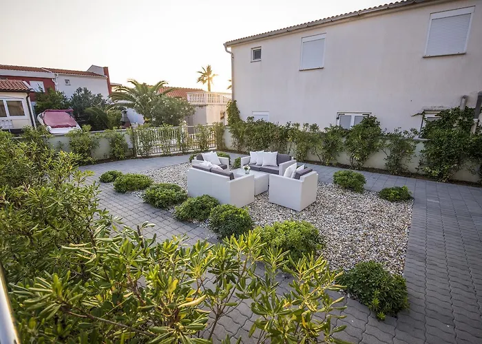 Sunset Deluxe Villa Vir