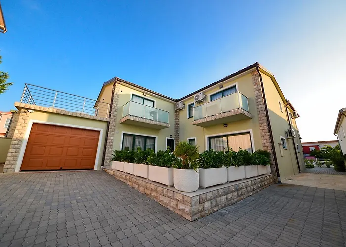 Sunset Deluxe Villa Vir