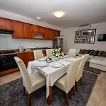 Sunset Deluxe Villa Vir