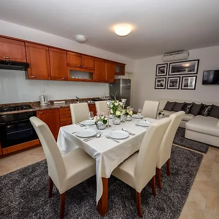 Sunset Deluxe Villa Vir